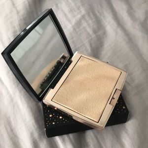 Anastasia Amrezy Highlighter